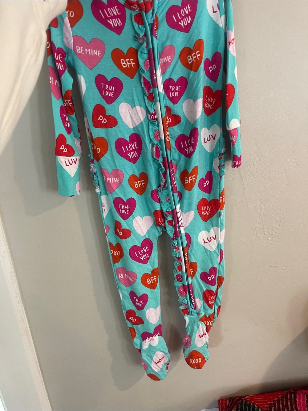 Posh Peanut Turquoise Hearts Print Footie - Red Pink White